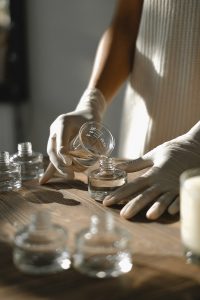 Face aux enjeux environnementaux et à la nécessité de réduire notre empreinte carbone, le bioéthanol se présente comme une solution viable pour remplacer les carburants fossiles traditionnels. Issu de la fermentation de matières premières agricoles telles que le sucre, l&rsquo;amidon [&hellip;]