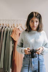 La Fast-Fashion est devenue un phénomène de société, avec des marques telles que Primark et Shein proposant des vêtements à des prix très attractifs. Cette course à la mode rapide a malheureusement des conséquences désastreuses pour notre environnement. En effet, [&hellip;]