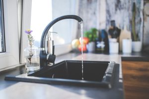 Dans un contexte où la préservation de l&rsquo;environnement est primordiale, il est essentiel de s&rsquo;intéresser aux différentes techniques de purification de l&rsquo;eau du robinet. Dans cet article, nous décryptons les études sur les méthodes les plus couramment utilisées pour obtenir [&hellip;]